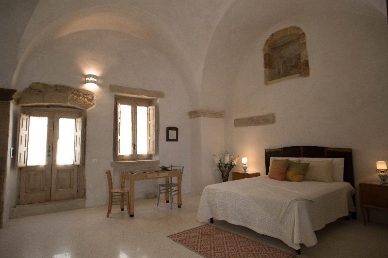 Historia- Dimore Corte Chiesa Corigliano dʼOtranto Zewnętrze zdjęcie